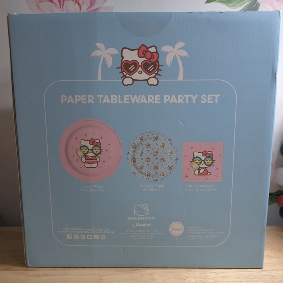 Hello Kitty Paper Tableware Set NIB - Picture 2 of 3